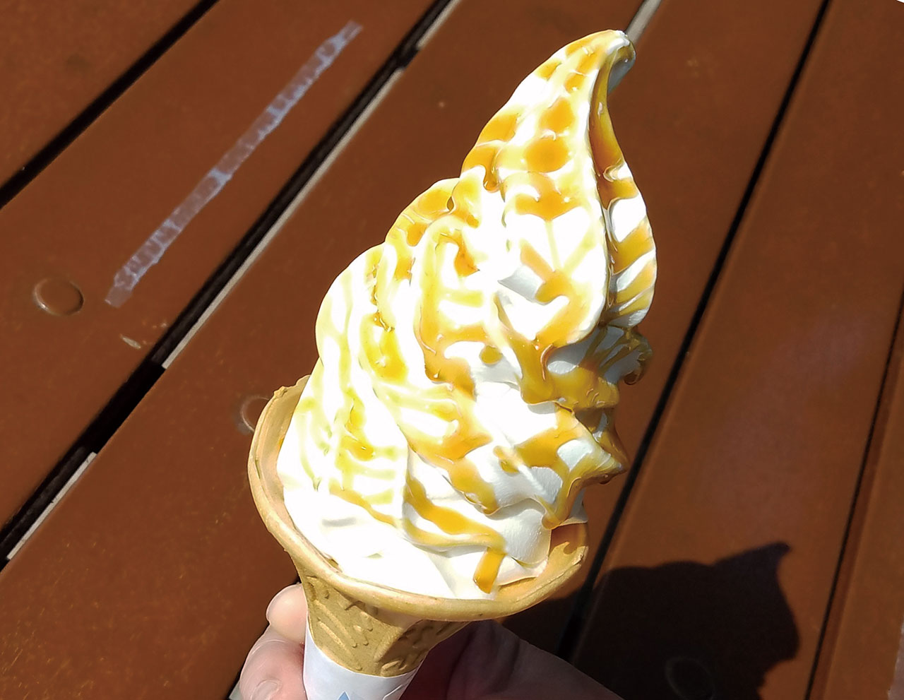 テイクアウトコーナー　薩摩伝承の芋蜜×北海道生乳　あめんどろソフトクリーム